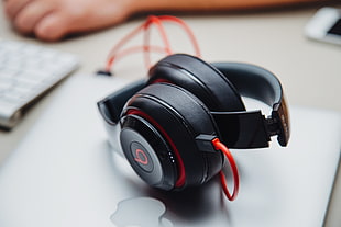 close up photo of black Beats by Dr. Dre corded headset HD wallpaper