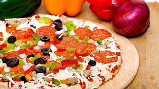 pepperoni, cheese and olive pizza HD wallpaper