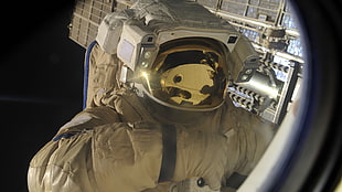 beige astronaut suit, Roscosmos State Corporation, NASA, International Space Station, Roscosmos
