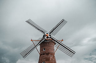 brown and black windmill