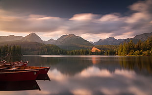 landscape photography of lake with boats and mountains