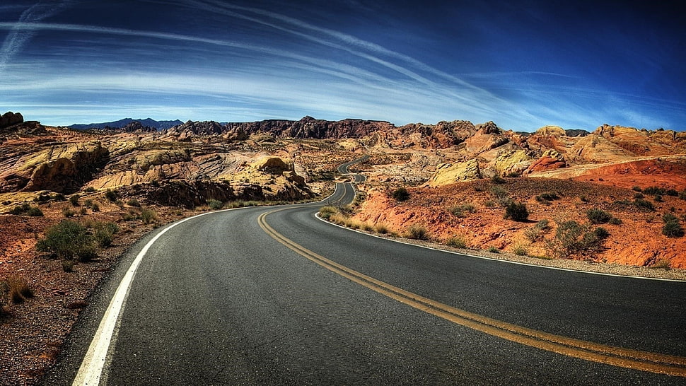 street flooring near mountain during daytime HD wallpaper