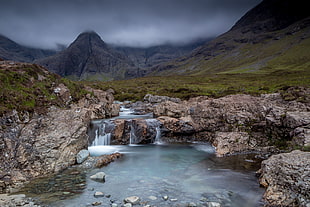 photo of rivers in green mountain surrounding by rocks, scotland HD wallpaper