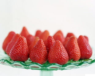 closeup photo of strawberries