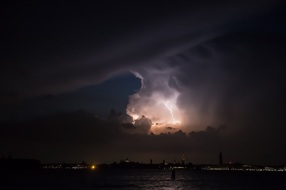 photo of lightning HD wallpaper