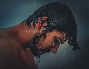 man taking bath HD wallpaper