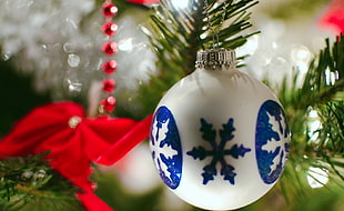 blue and white snowflake-pattern bauble