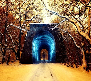 man standing inside tunnel, snow, tunnel HD wallpaper