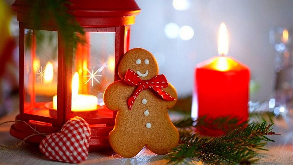 Gingerbread man cookie, New Year, Christmas, gingerbread, candles HD wallpaper