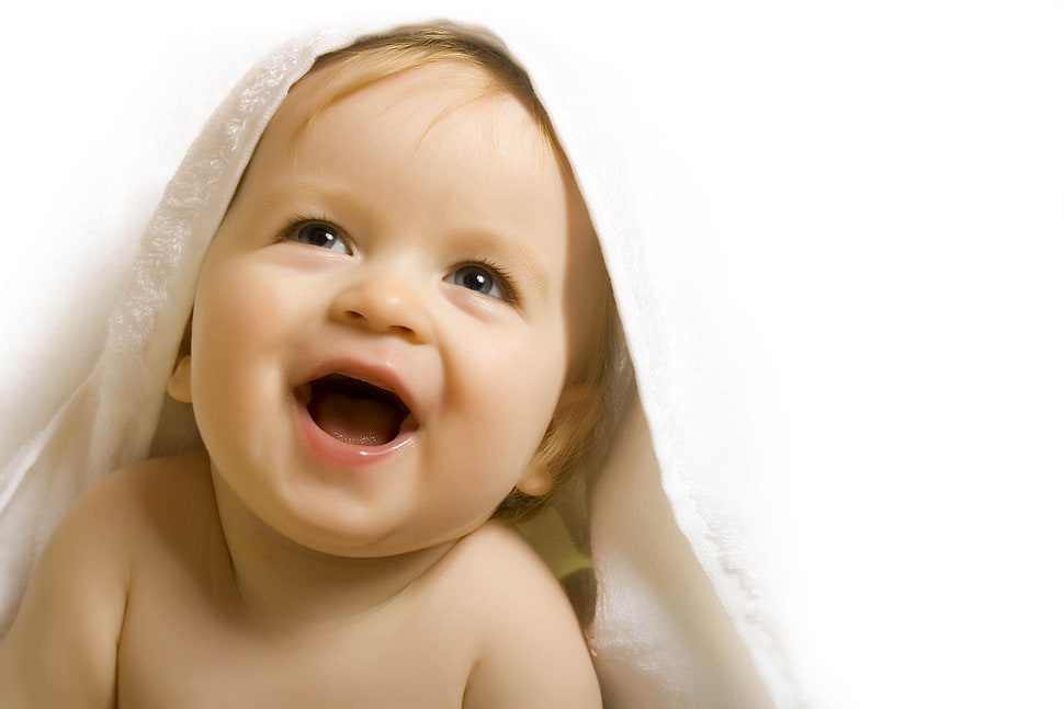 baby on white comfoter HD wallpaper