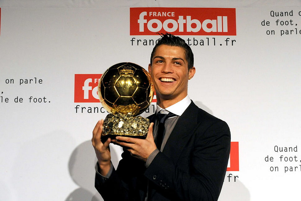 Cristiano Ronaldo holding trophy HD wallpaper