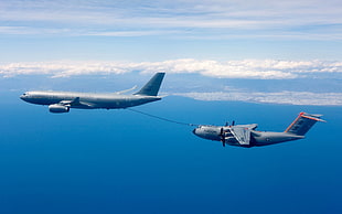 two gray airplanes, Airbus A330 MRTT, military aircraft, aircraft, mid-air refueling