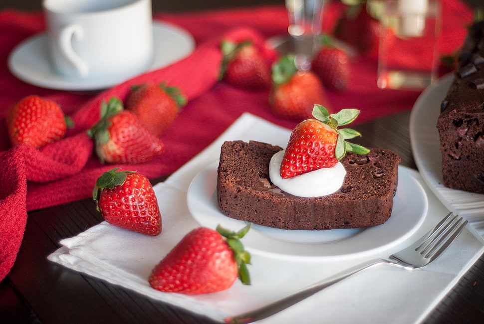 straberry and brownies HD wallpaper