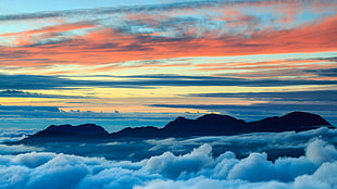 top of mountain with sea of clouds during sunrise, hehuanshan HD wallpaper