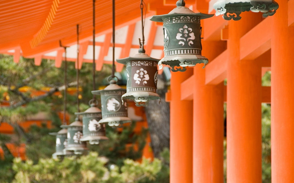 gray-and-black floral hanging container lot, Japan, Asian architecture HD wallpaper