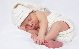 baby's white knit bottoms and hat HD wallpaper