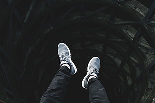 gray-and-white Nike low-top sneakers HD wallpaper