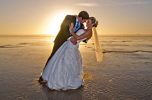 wedding photo during sun set HD wallpaper