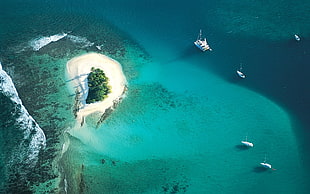 aerial photo of an island HD wallpaper