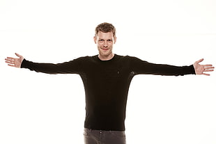 man in black long-sleeved shirt HD wallpaper