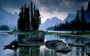 rock formation in the middle body of water HD wallpaper