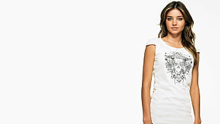 woman wearing sleeveless mini dress HD wallpaper