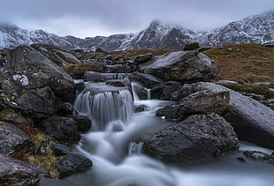 timelapse photography of river between gray rocks, snowdonia HD wallpaper