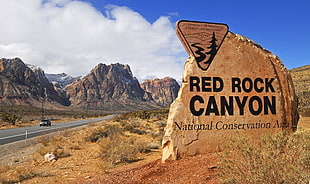 Red Rock canyon near road HD wallpaper