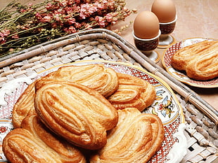 plate of pastry on brown basket