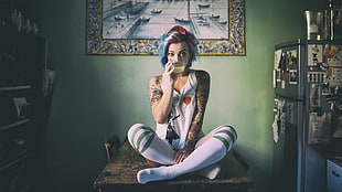 women, tattoo, T-shirt, sitting HD wallpaper