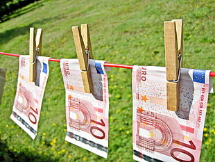 three 10 Euro banknotes hanging during day time