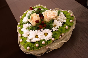 white Daisy and Rose flowers centerpiece