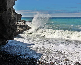 ocean waves near on cliff HD wallpaper