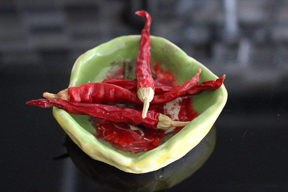 Chilli on green ceramic bowl HD wallpaper