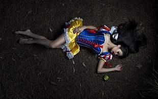 women's red, blue, and yellow Snow White costume, women, Snow White, death, apples