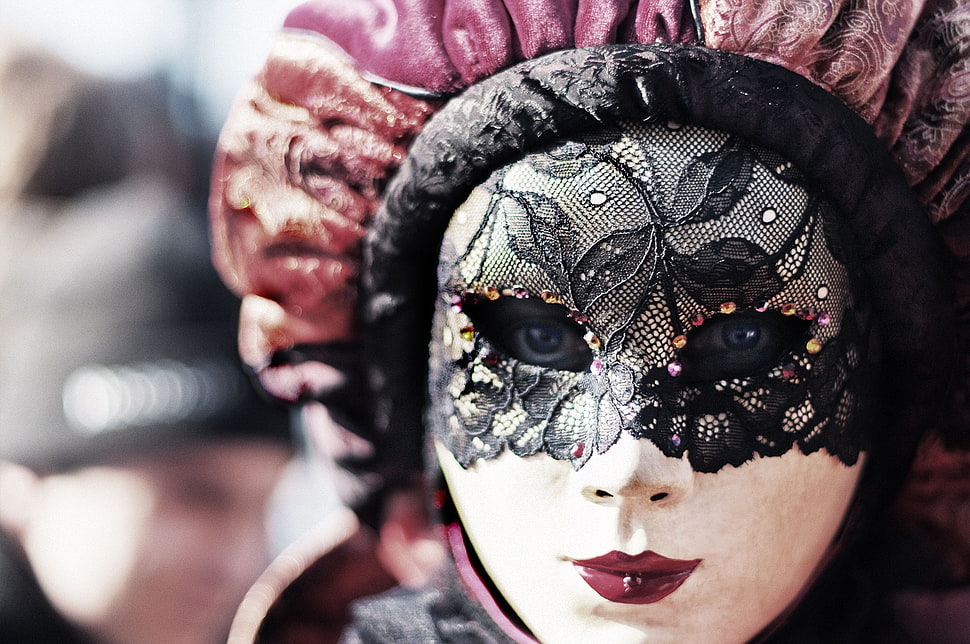closedup photo of woman wearing masquerade HD wallpaper