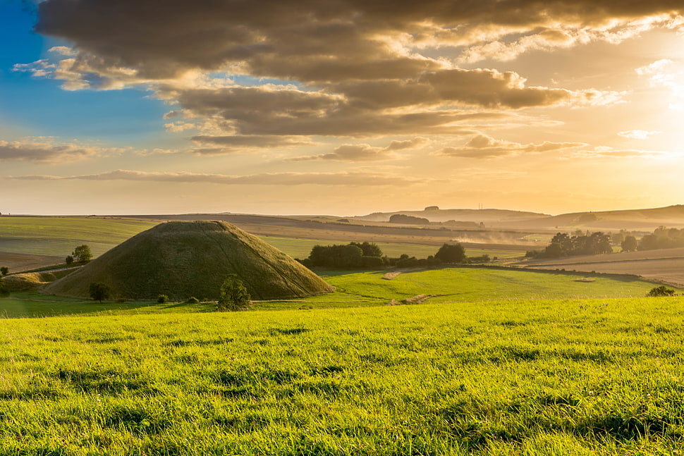 landscape photography of green grass field and mountain, silbury hill HD wallpaper