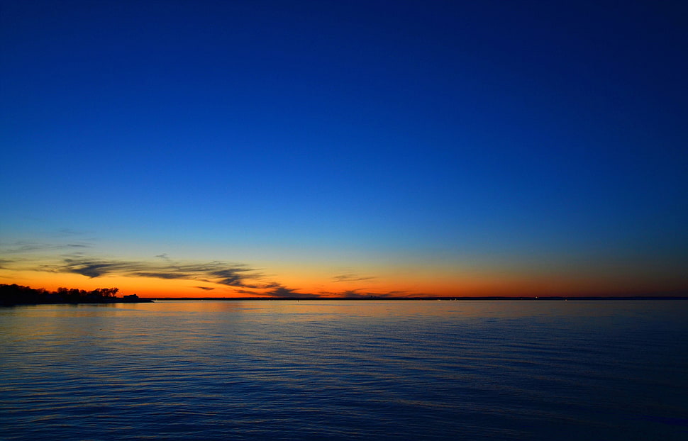 wide body of water horizon during sunset HD wallpaper