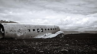 wrecked plane photography HD wallpaper