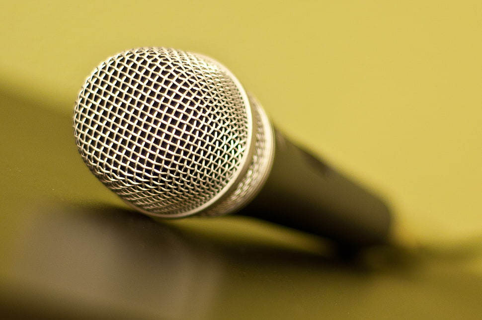 selective focus photography of dynamic microphone HD wallpaper