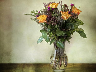 photography of bouquet of flowers in clear glass vase