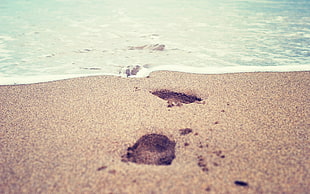 shoreline, beach, sand, footprints HD wallpaper