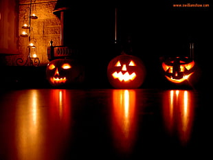 three Jack-o'-Lanterns, Halloween, spooky, pumpkin, glowing eyes HD wallpaper