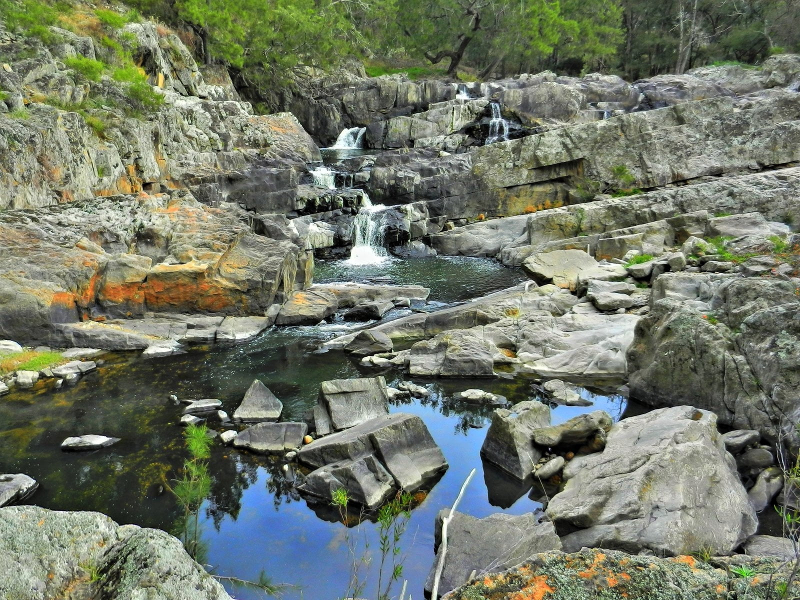 gray stone falls park