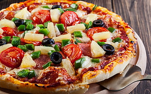 tomato, olives, and pineapple pizza, food, pizza, tomatoes, olives HD wallpaper