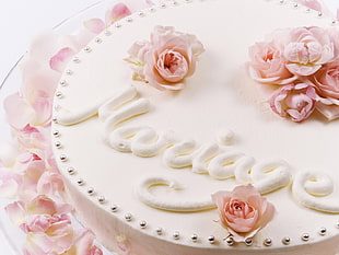 white and pink floral embossed cake close-up photography HD wallpaper