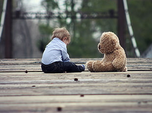 children sitting beside of brown bear plush toy HD wallpaper