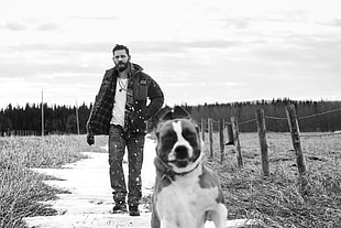 grayscale photo of man and dog, Tom Hardy, monochrome, dog