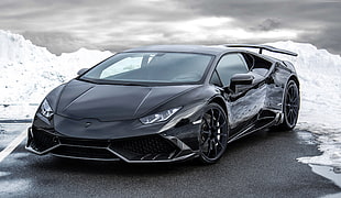 black Lamborghini Huracan