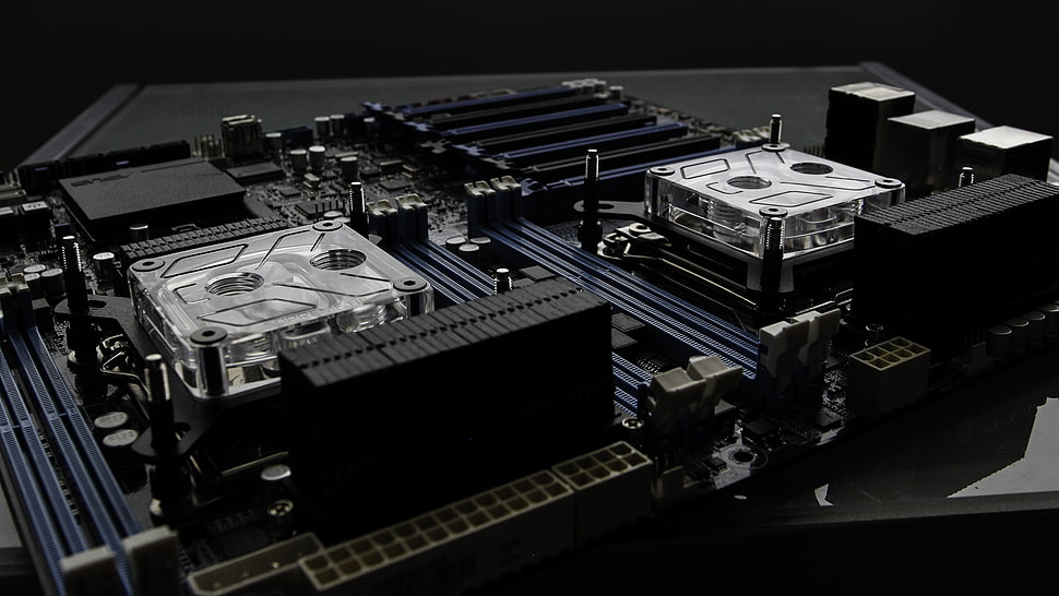 close-up photography of computer motherboard HD wallpaper
